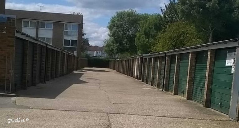 Garage to rent in London (N13) | Stashbee