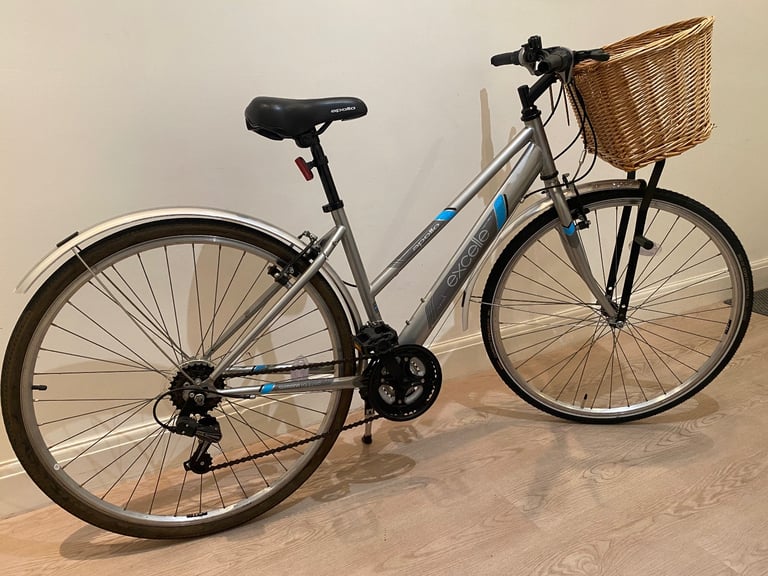 Ladies shopping bicycle in excellent condition 