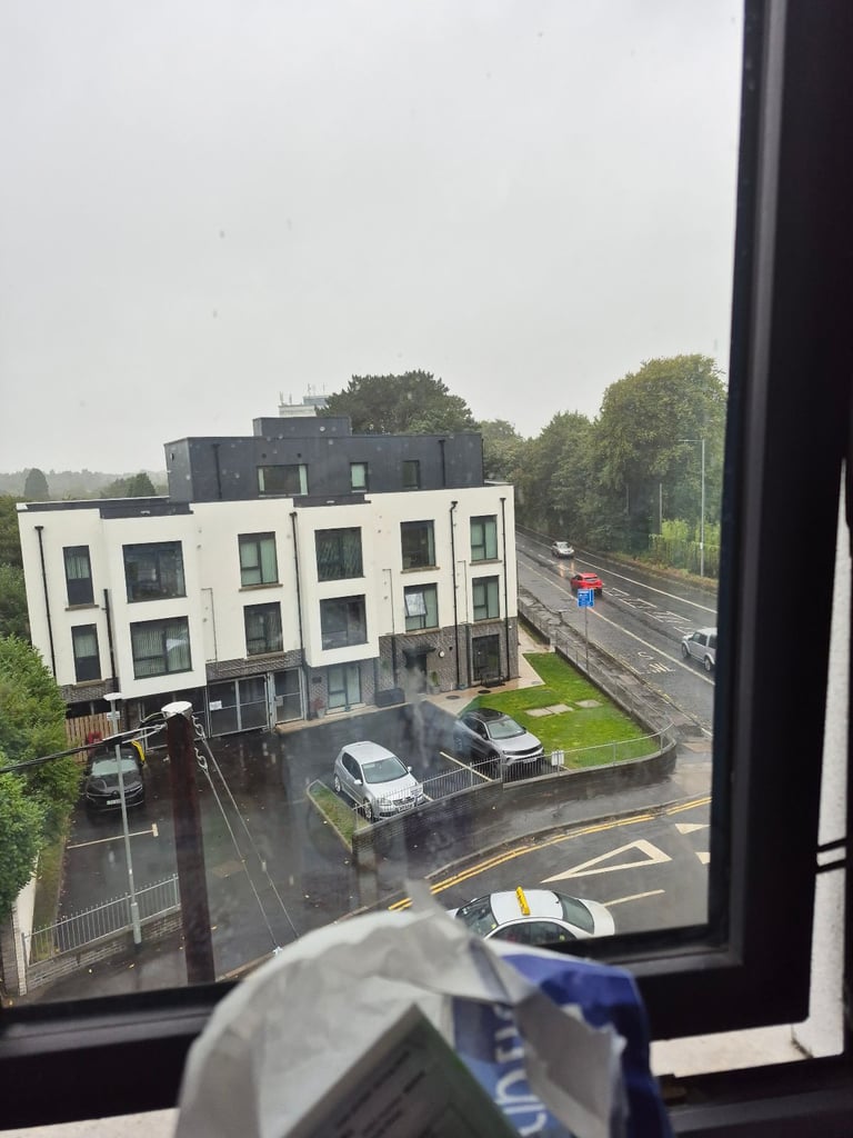 1 Bedroom Modern Spacious Apartment, Upper Newtownards Road Dundonald 