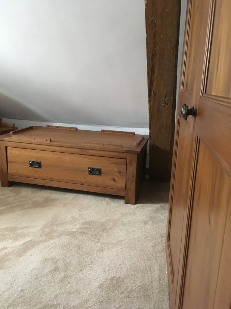 Beautiful solid Oak Furniture Land rustic double wardrobe & large deep drawer EXCELLENT CONDITION 