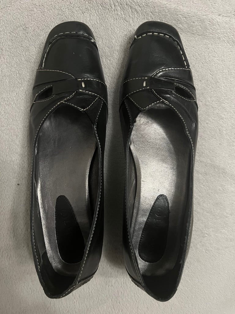 Ladies leather black flat shoes size 41 uk 7 VIVANTI 