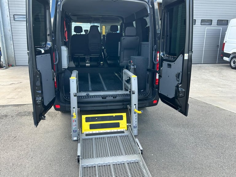 RENAULT MASTER 2.3 FWD SL28 dCi SWB LOW ROOF WHEELCHAIR ACCESS CREW Euro 6 NO VA