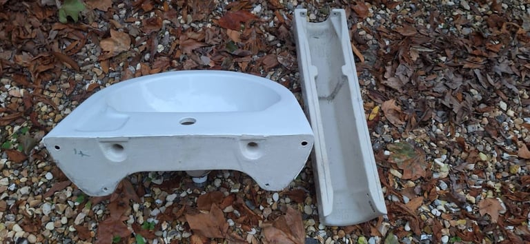 White Ceramic Sink & Pedestal