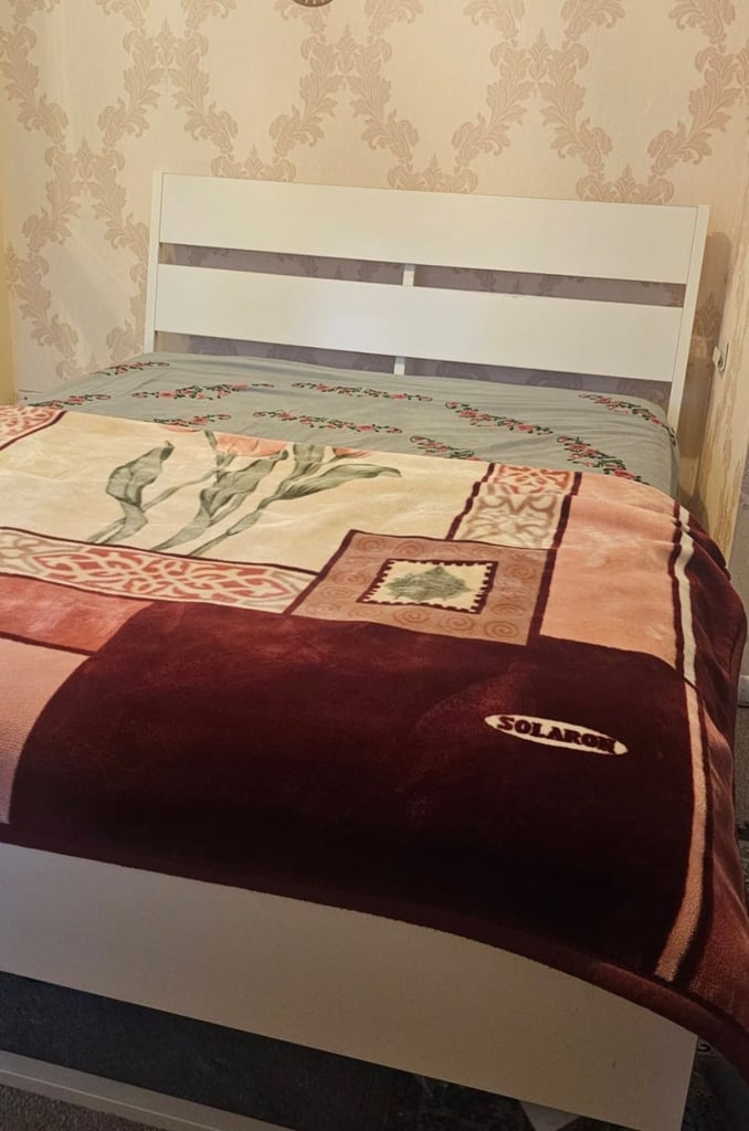 double bed without metress