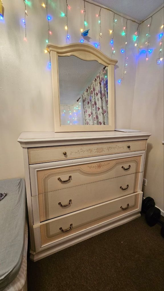 3 wooden nightstands with mirror and doeble bed 170 cm in weights 