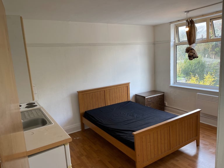 Studio flat to rent 