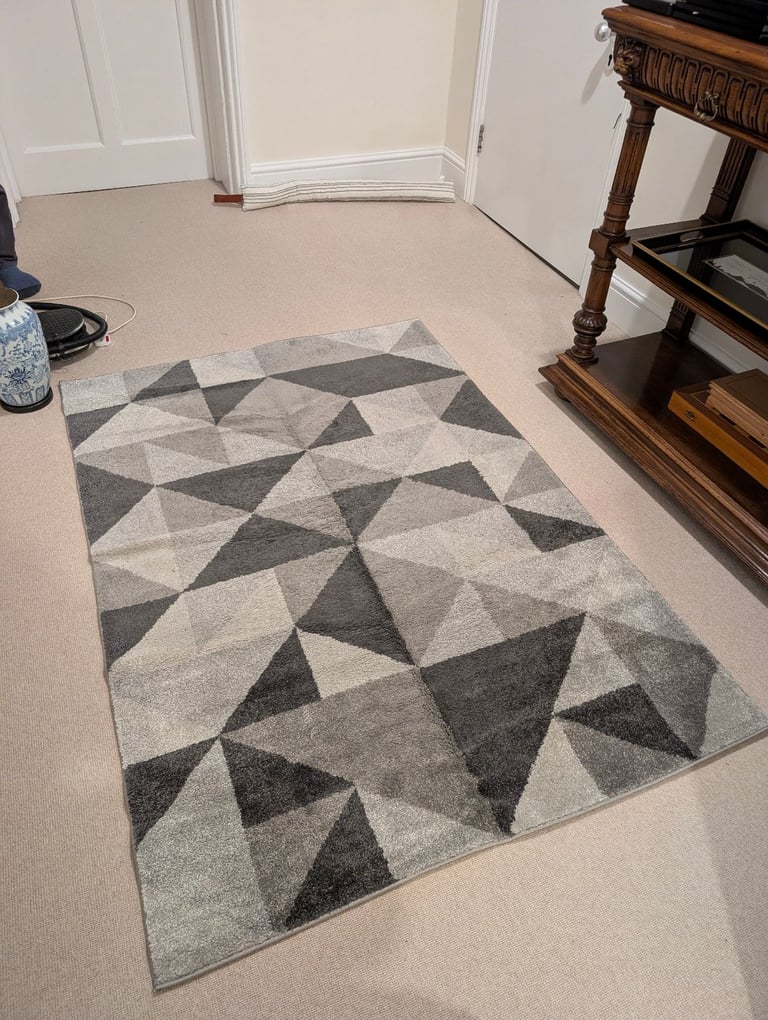 Charcoal patterned Rug 