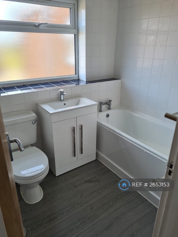 2 bedroom flat in Egmont Road, Walton-On-Thames, KT12 (2 bed) (#2653153)
