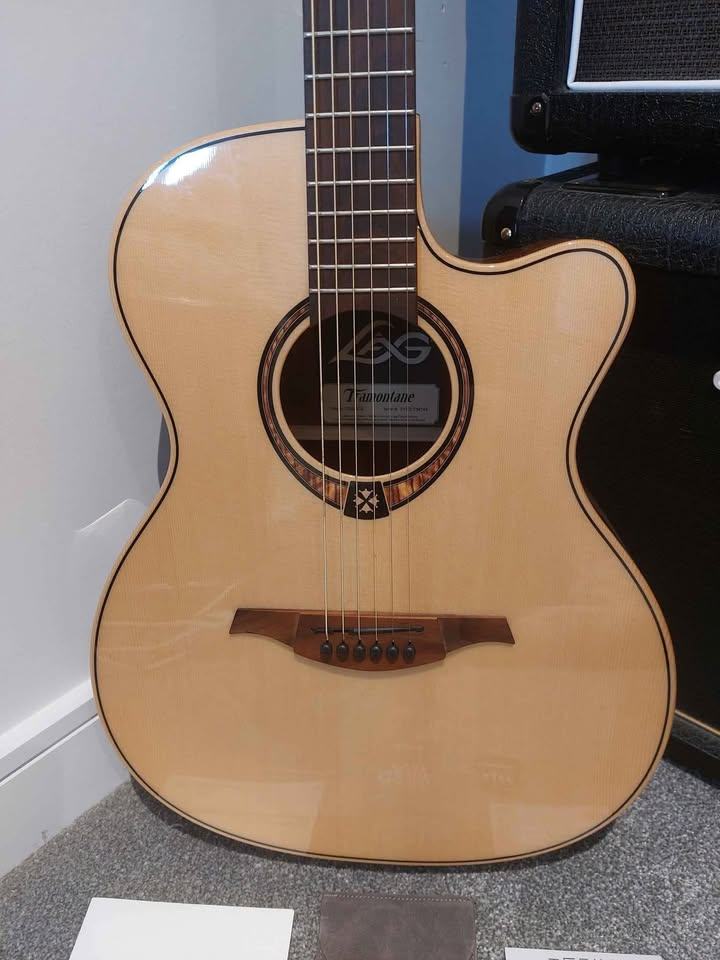 LAG Tramontane T318ACE Cutaway Electro acoustic Guitar Excellent Condition with Soft Padded Case