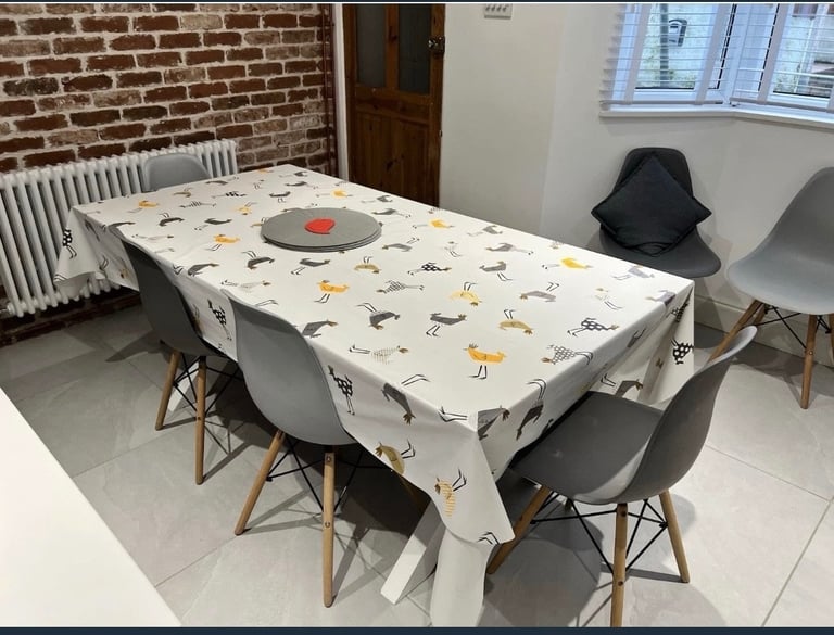 image for White extendable dining table. Seats up to 10-12