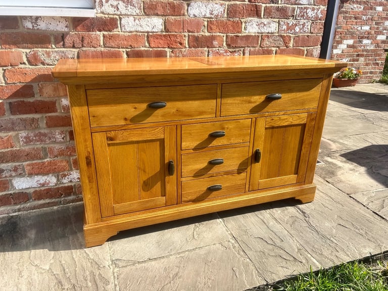 Large Rustic Solid Oak Sideboard - Excellent Condition 