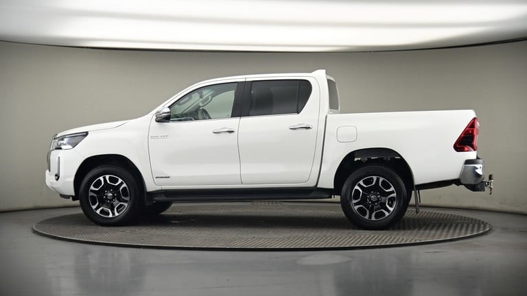 2024 Toyota Hilux 2.8 D-4D Invincible Pickup Double Cab 4dr Diesel Auto 4WD Euro 6 (s/s) (204 Pic...