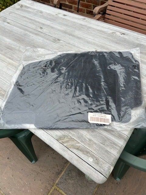 Ford Mondeo front footwell mats. £20