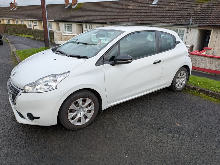 Peugeot, 208, Hatchback, 2013, Manual, 999 (cc), 3 doors
