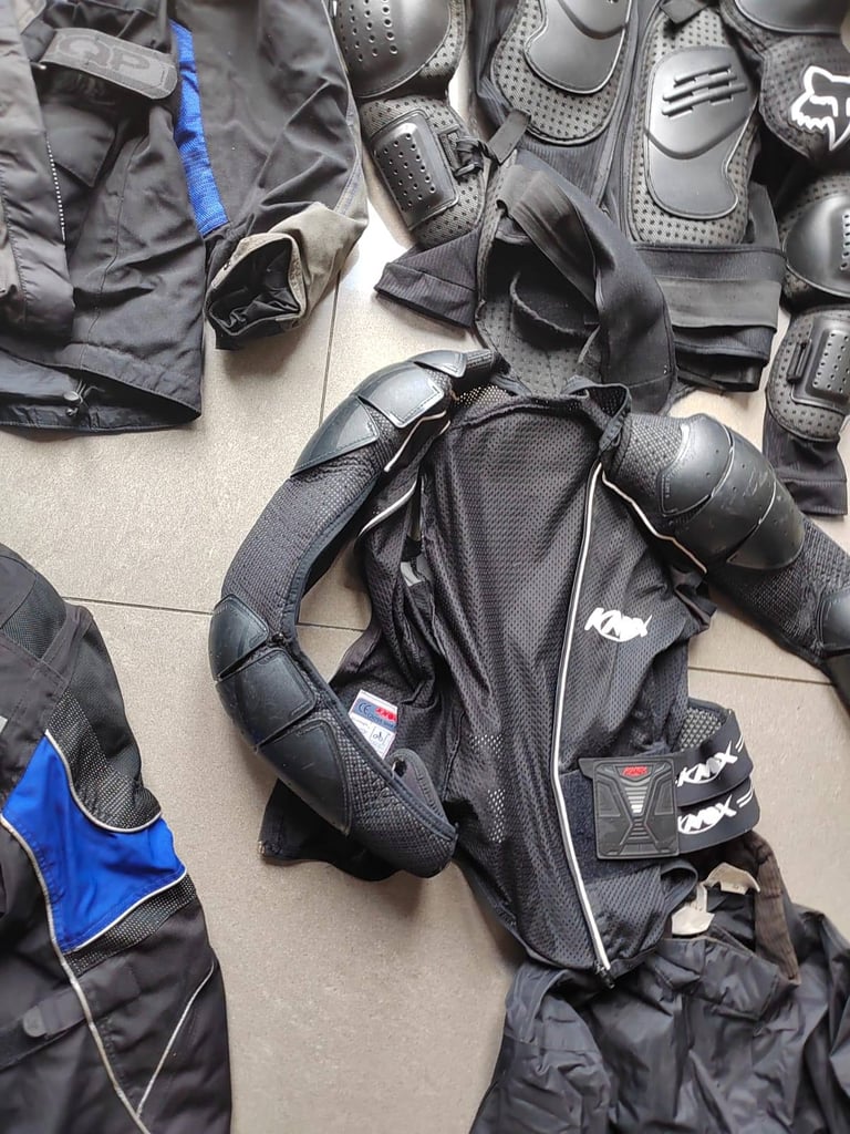 East London Motorcycle Clothing – ALL TYPES – SEE PHOTOS – EAST LONDON - 727