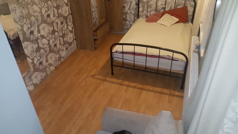 Warm DOUBLE ROOM to RENT quite neighborhood