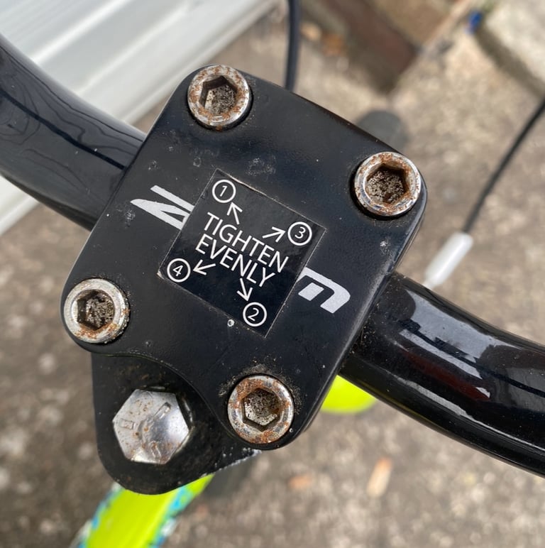 Apollo Ace 16” bmx style kids bike