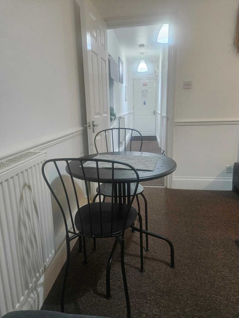 LOVELY BRIGHT 1 BED FLAT WITH SUNNY COURTYARD GARDEN Easton BS5