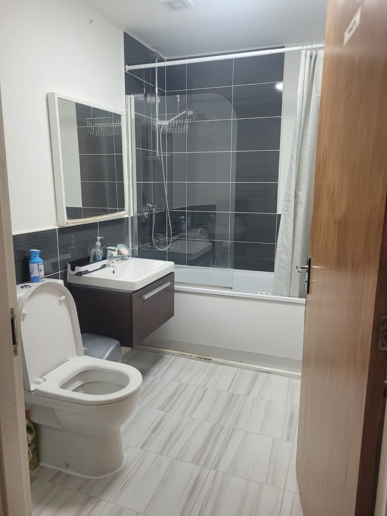 4 bedroom two new houses with a security car park 