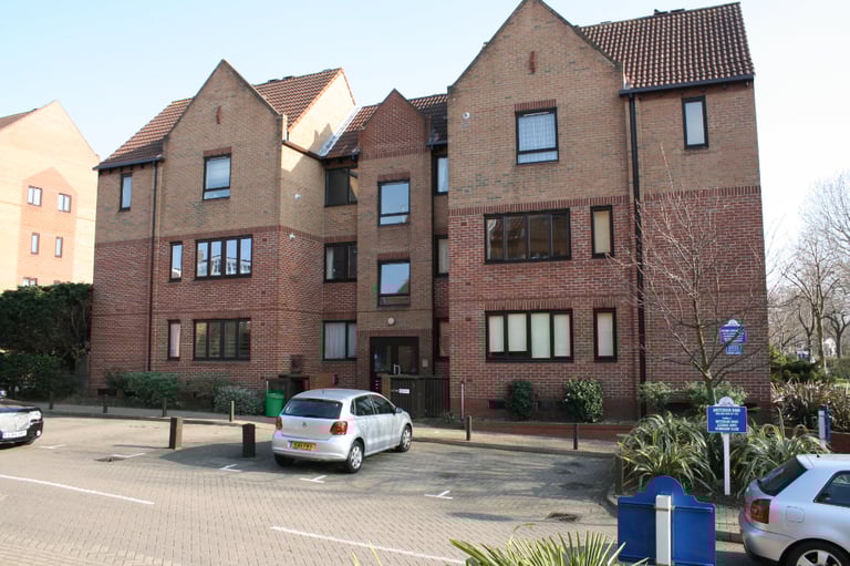 Very large two bedroom, two bathroom apartment Docklands E14