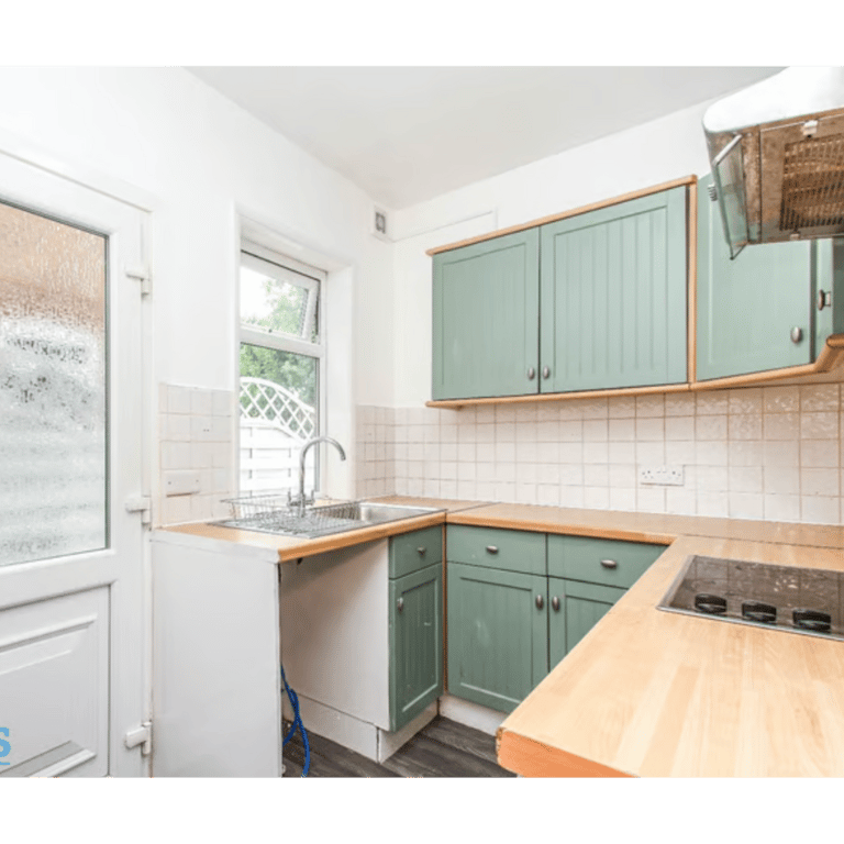 Modern 2-Bedroom House | Renovated | Fitted Kitchen | Parking | Garden | Burnside St., Derby - DE24