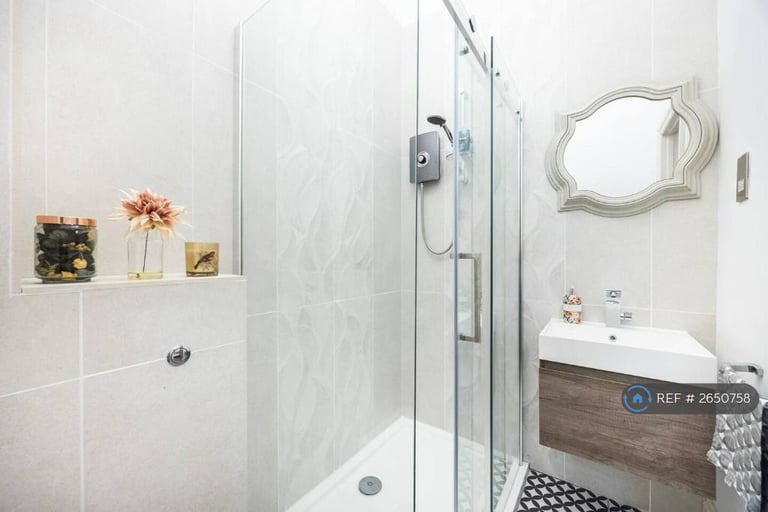 Studio flat in Creston House, London, W8 (#2650758)