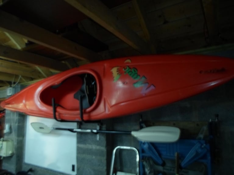 Kayak , Pyranha Magic Bat.