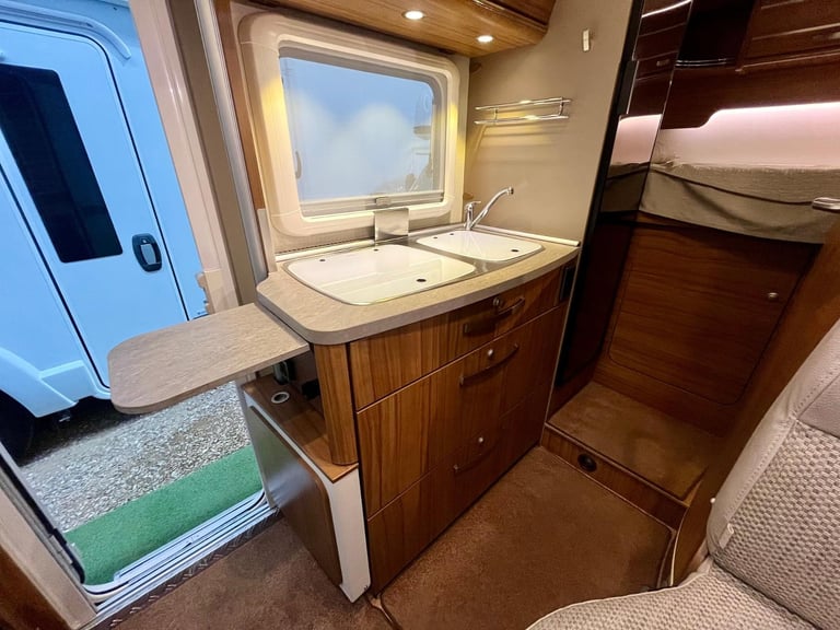 HYMER EXSIS T 414 / LOW PROFILE / 3500KG / 2 BERTH / GARAGE / MOTORHOME 