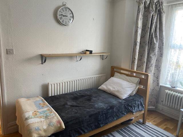 Bright Furnished Double Room in Abbey Wood.