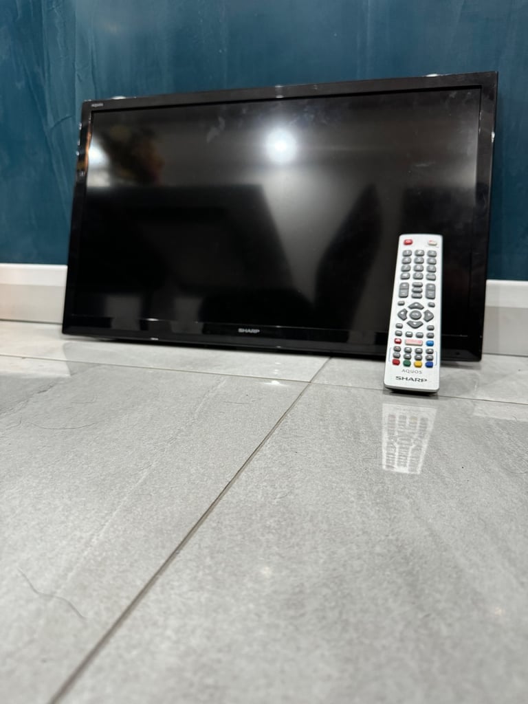 £50 Sharp 24in smart LCD/DVD combi