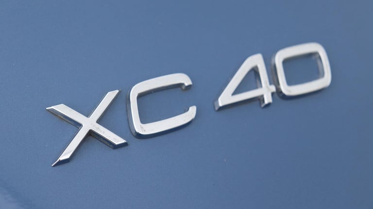 2025 Volvo XC40 B4 (P) Ultra Dark (Sunroof, Pilot Assist, 21' Alloys, BLIS) ESTATE Petrol/Electri...