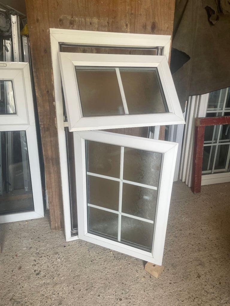 H 131/133 x W 64 cm -  BEAUTIFUL GEORGIAN UPVC DOUBLE GLAZED WINDOW - OBSCURE GLASS (REF: SJ445)
