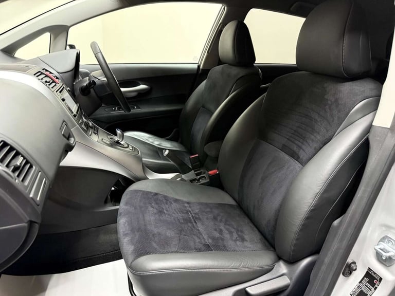 2012 Toyota Auris 1.8 VVT-h T Spirit CVT Euro 5 (s/s) 5dr Hatchback Hybrid Automatic