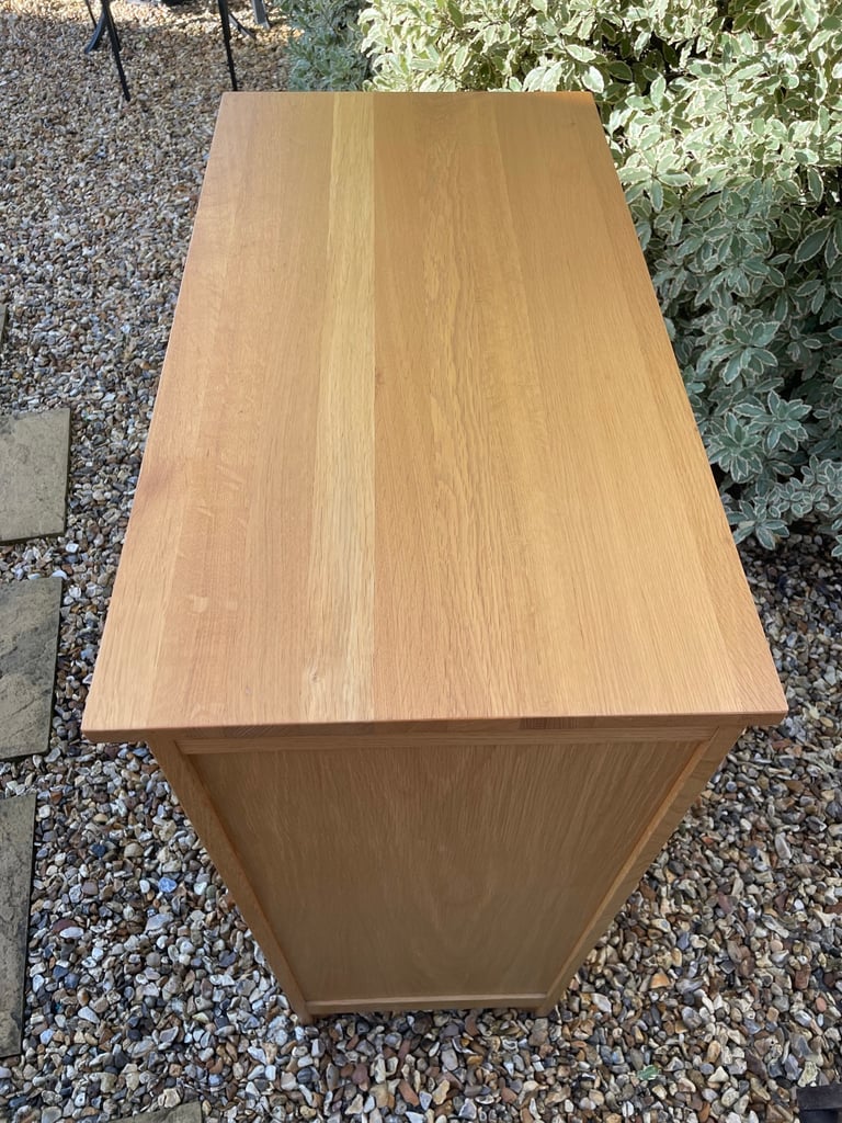 Solid oak chest of drawers 