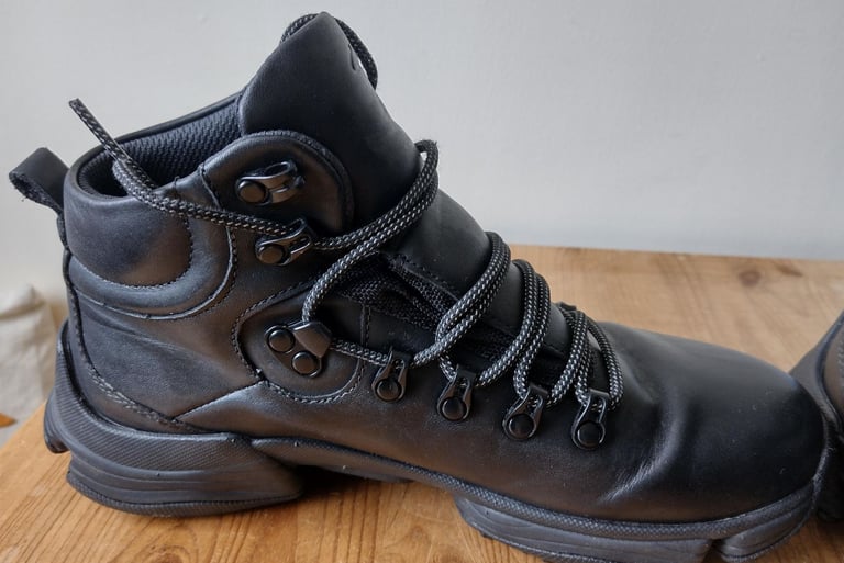 Clarks womens' TRI PATH DAY 2 GTX black leather boots,  SIZE UK 5 (38) - RRP £135.