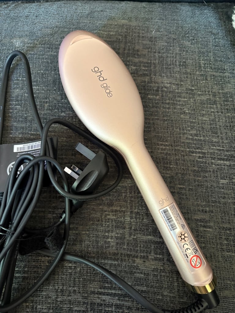 image for BNIB GHD smoothing hot brush 
