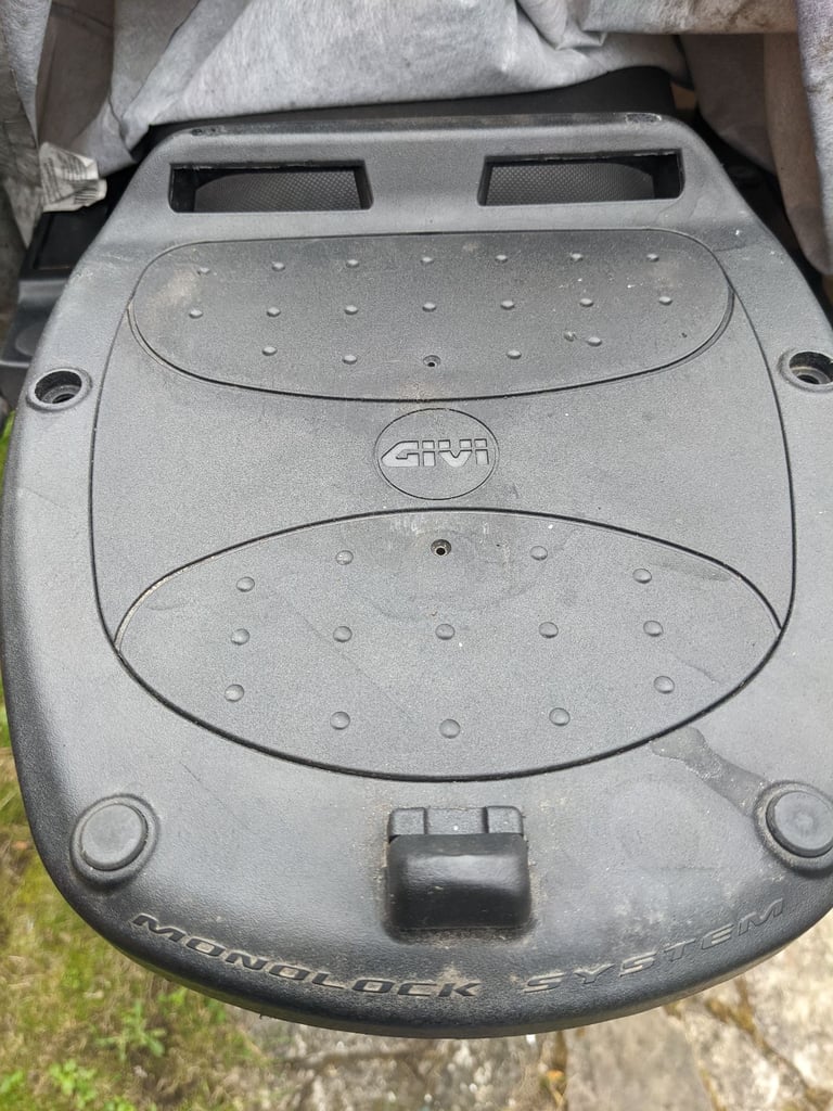 Givi top box and base plate
