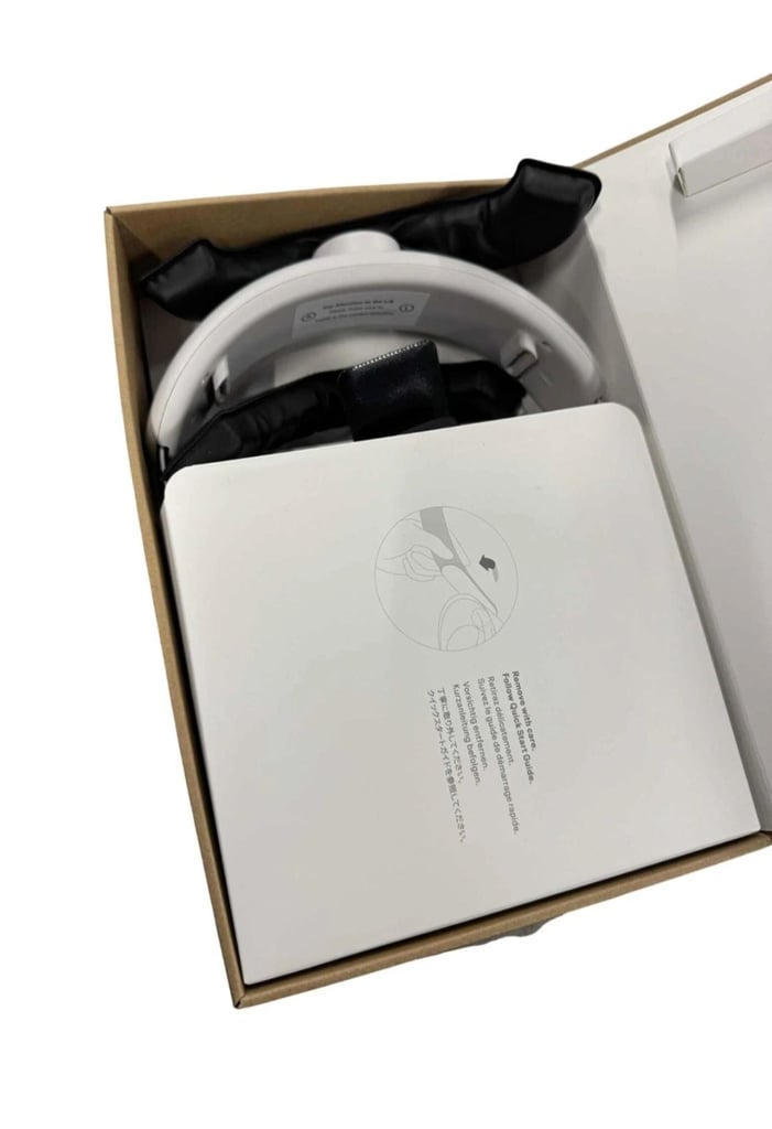Meta Quest 2 VR Headset With Strap/Case 128GB White