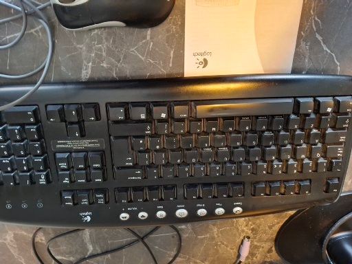 Acer Monitor 21 inch screen, Logitech Keyboard 