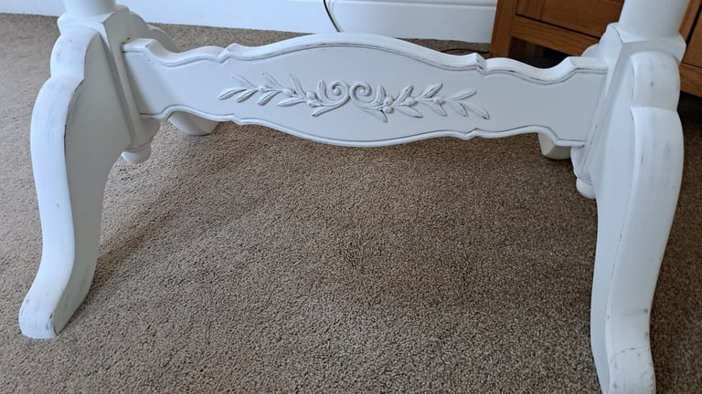 Free standing mirror vintage white, in excellent condition 