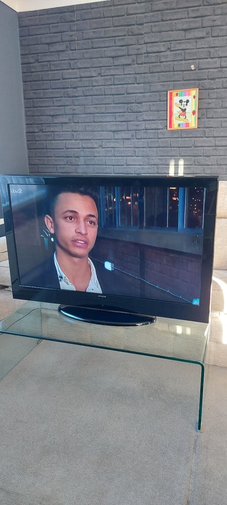 46 inch Hitachi Freeview Tv