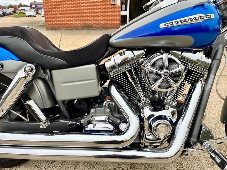Harley-Davidson FXDFSE FATBOB SCREAMIN EAGLE CVO 110. ONLY 14698 MILES
