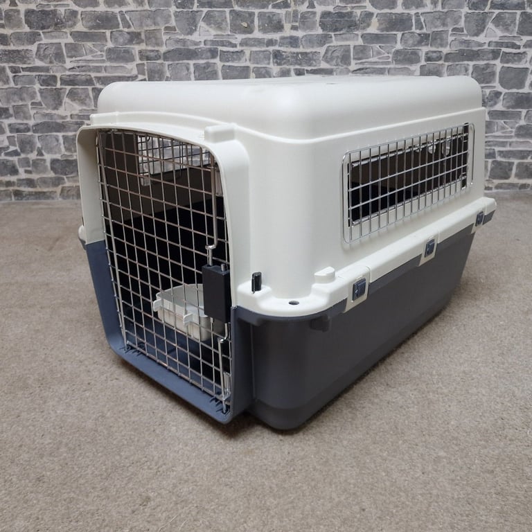 Medium Plastic Dog Travel Crate with Metal Door and Bowl