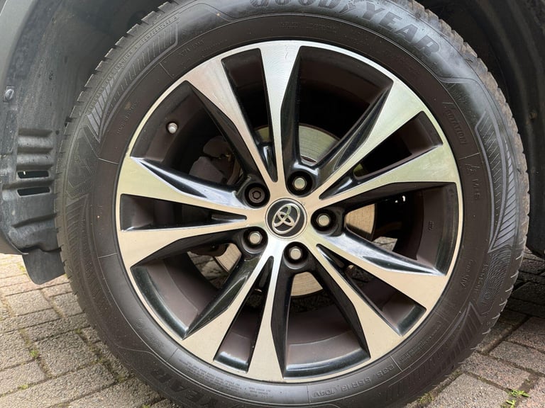 TOYOTA RAV4 2.0 D-4D Invincible 4x4 2015