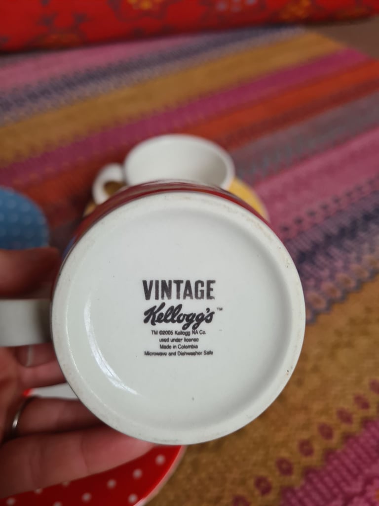 'vintage' kelloggs cups and saucers set