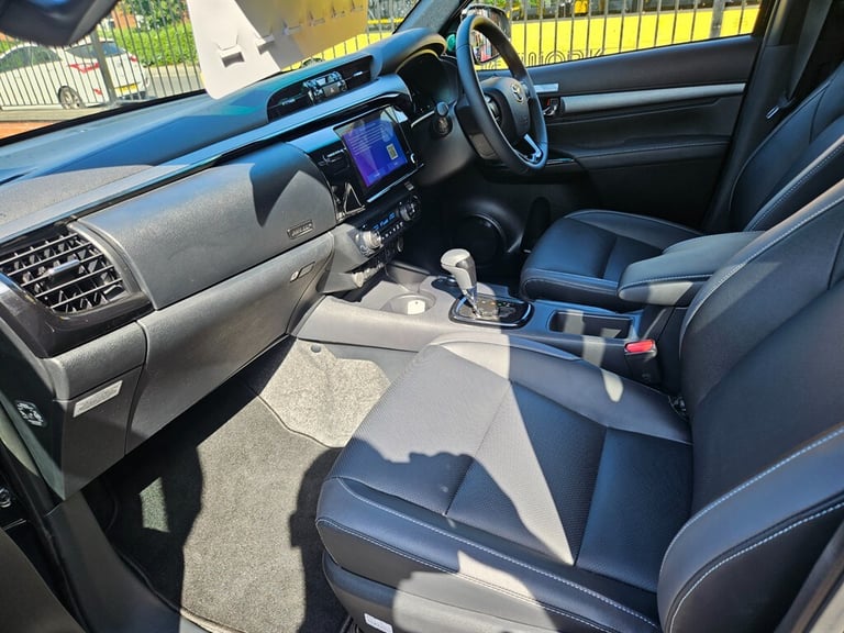 2025 Toyota Hilux INVINCIBLE X 2025 (25)  2000 miles Pick Up Diesel/Ele Automatic