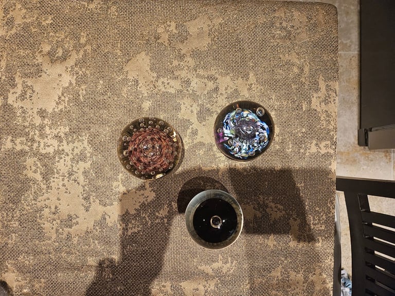 3x paperweights made out of glass