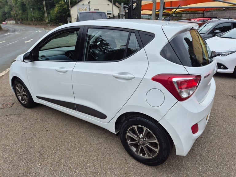2015 Hyundai i10 1.2 Premium 5dr HATCHBACK PETROL Manual