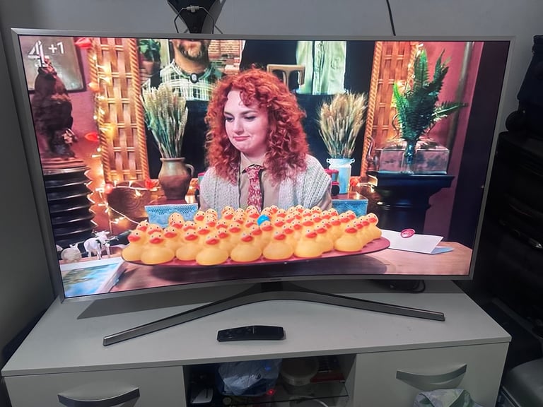 49”SAMSUNG 4k CURVE SMART LED UHDTV 