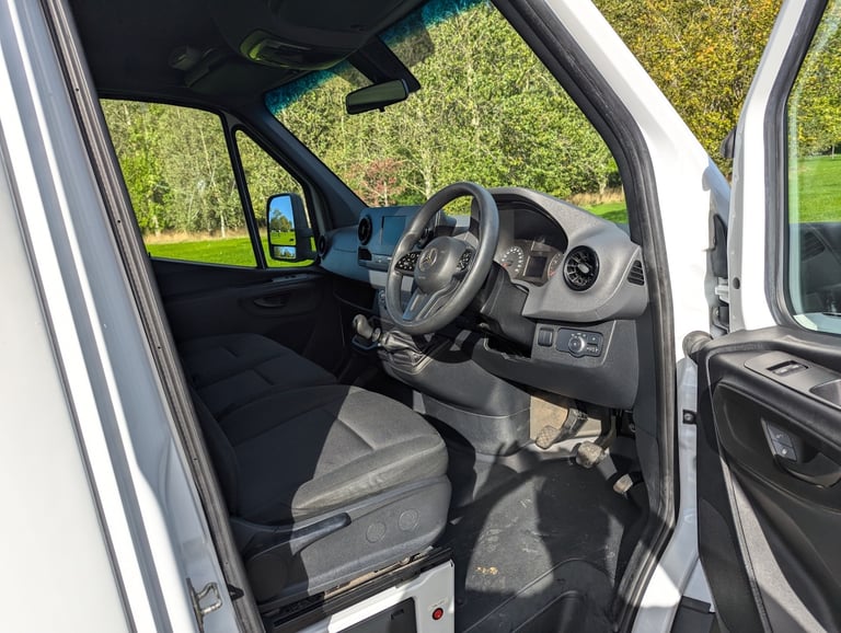  MERCEDES-BENZ SPRINTER 3.5t Progressive Luton Tail Lift